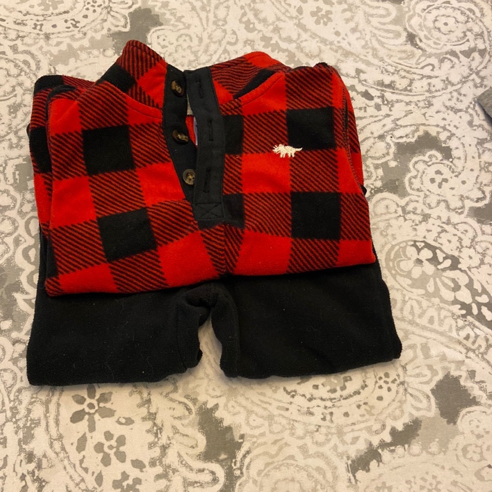 Carter’s fleece two piece outfit size 2T